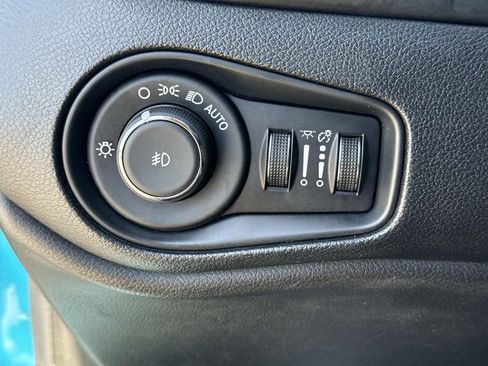 Used 2021 Jeep Renegade Limited AWD/4WD image 40