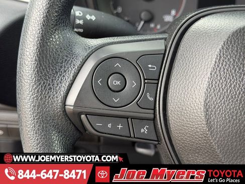 Used 2025 Toyota Corolla LE image 25