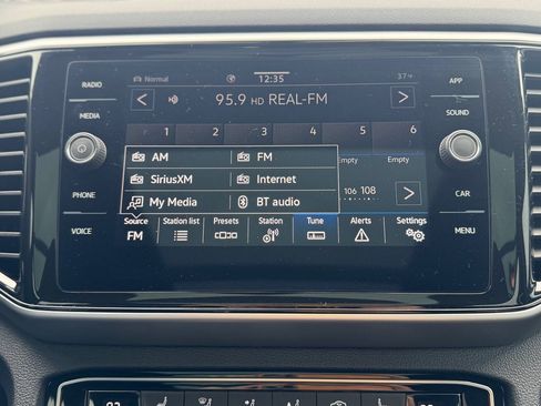 Used 2023 Volkswagen Atlas Cross Sport SE w/ Panoramic Sunroof Package image 14