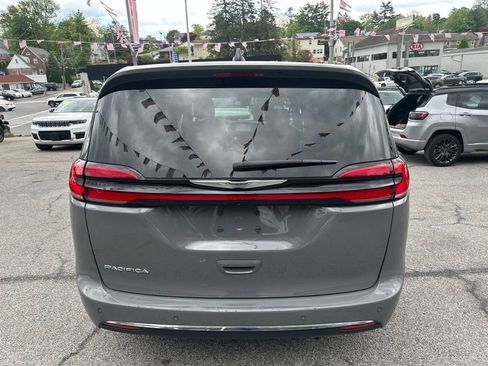Certified 2023 Chrysler Pacifica Touring FWD image 5
