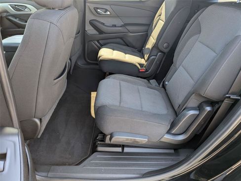 Used 2022 Chevrolet Traverse LT FWD image 24