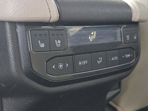 Used 2024 Toyota Grand Highlander Platinum image 16