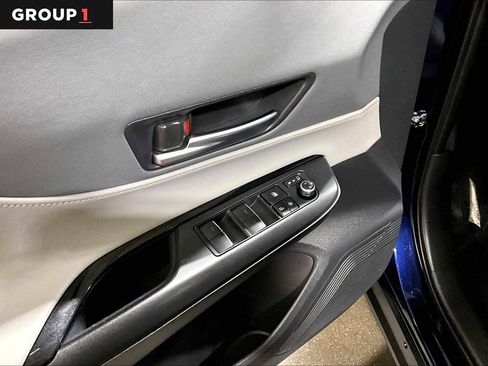 Certified 2021 Toyota Venza LE image 34