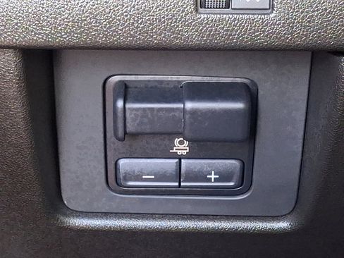 Used 2024 Chevrolet Colorado Trail Boss w/ Technology Package image 32