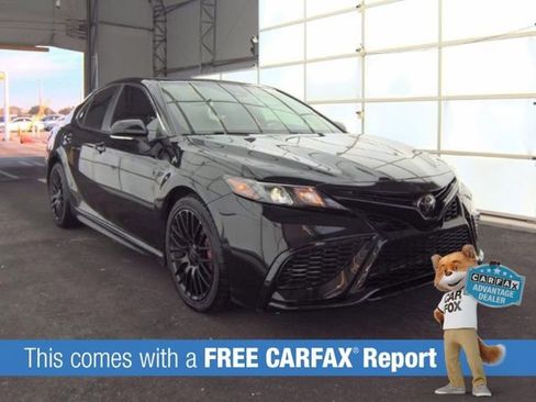 Used 2022 Toyota Camry SE image 2