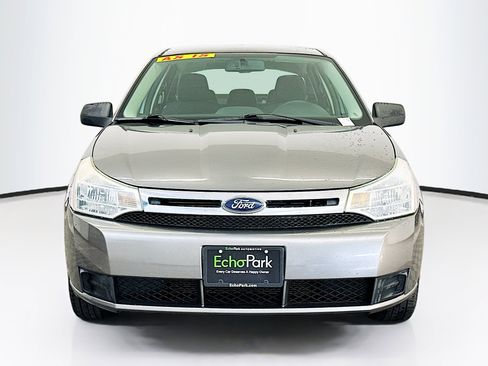 Used 2009 Ford Focus SE FWD image 2