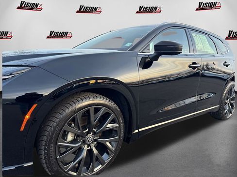 Used 2025 Toyota Crown Signia image 12