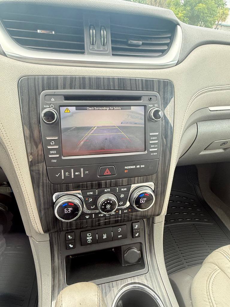 Used 2014 Chevrolet Traverse LT FWD image 12