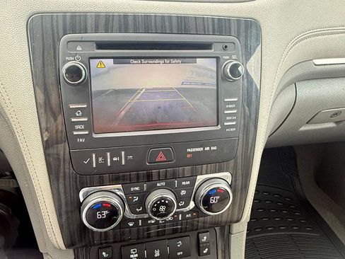 Used 2014 Chevrolet Traverse LT FWD image 12