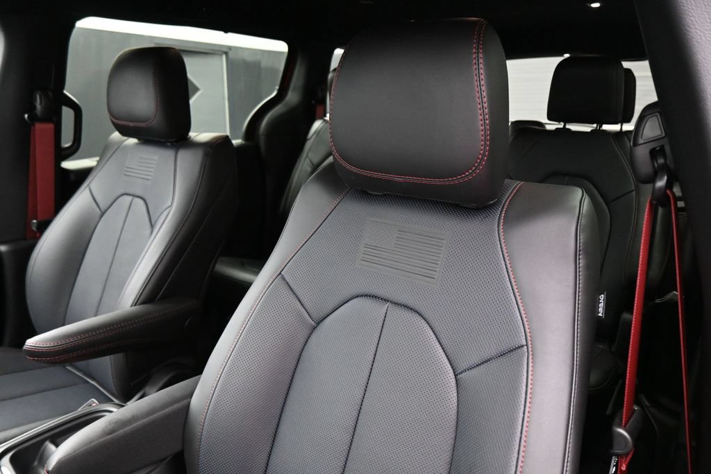 New 2027 Chrysler Pacifica Select FWD image 12