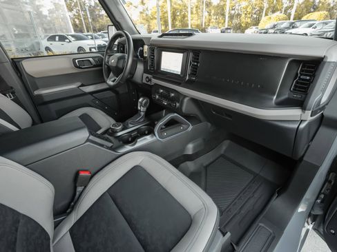 Used 2023 Ford Bronco Wildtrak image 39