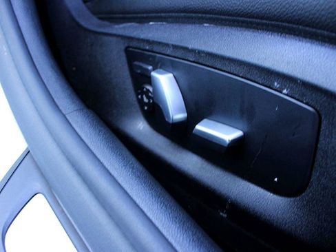 Used 2019 BMW 530i w/ Convenience Package image 23