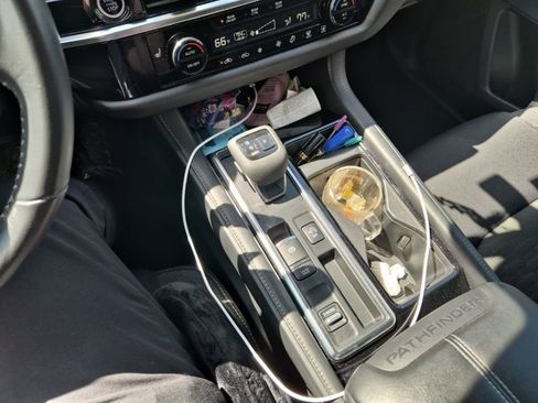 Used 2024 Nissan Pathfinder SV image 12