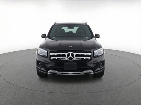 Used 2025 Mercedes-Benz GLB 250 4MATIC image 2