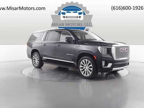 Used 2022 GMC Yukon XL Denali image 1