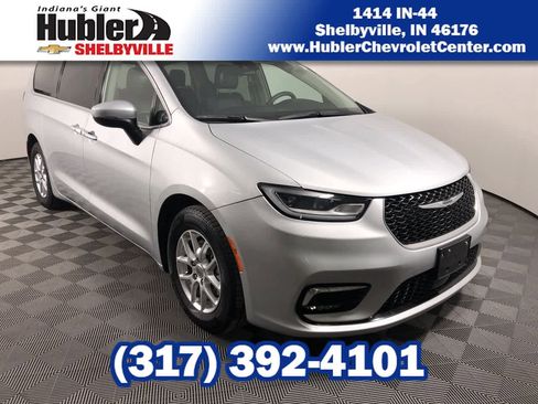 Used 2023 Chrysler Pacifica Touring-L FWD image 1