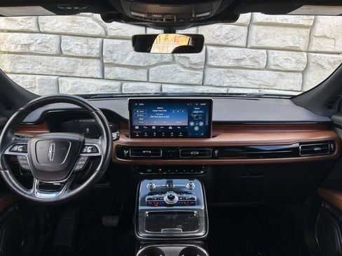 Used 2023 Lincoln Nautilus Reserve AWD/4WD image 10