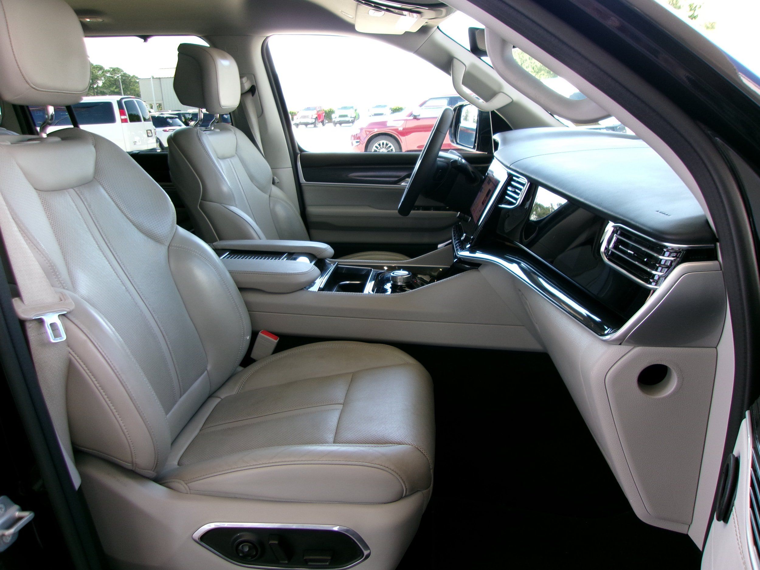Used 2022 Jeep Wagoneer Series I w/ Convenience Group I AWD/4WD image 22