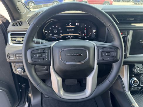 Used 2024 GMC Yukon XL Denali AWD/4WD image 18