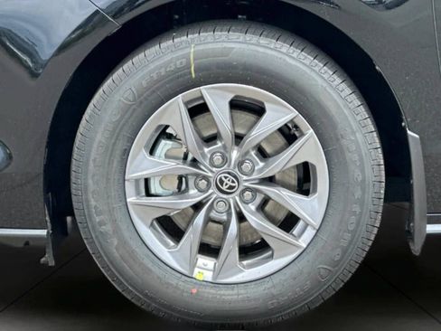 New 2026 Toyota Sienna LE FWD image 33