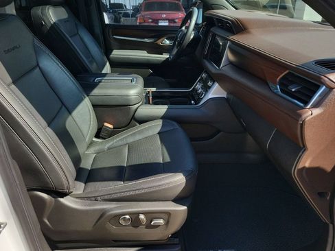 Used 2021 GMC Yukon Denali w/ Denali Premium Package RWD image 29