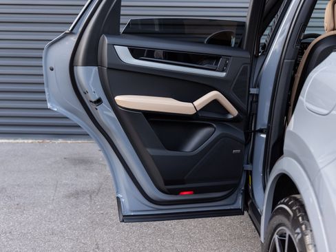 Certified 2026 Porsche Cayenne E-Hybrid image 26