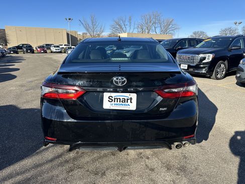 Used 2022 Toyota Camry SE image 9