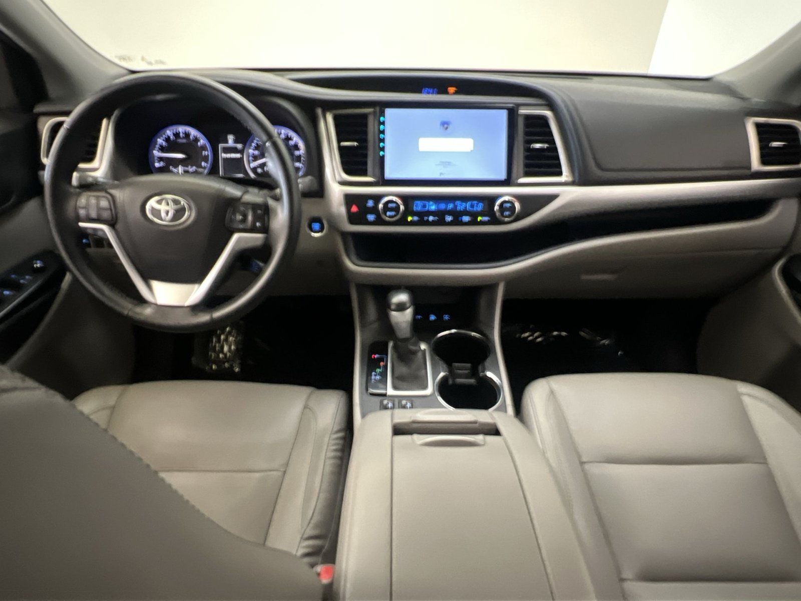 Used 2016 Toyota Highlander XLE AWD/4WD image 22