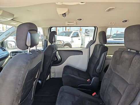 Used 2016 Dodge Grand Caravan SE w/ Quick Order Package 29E SE FWD image 17