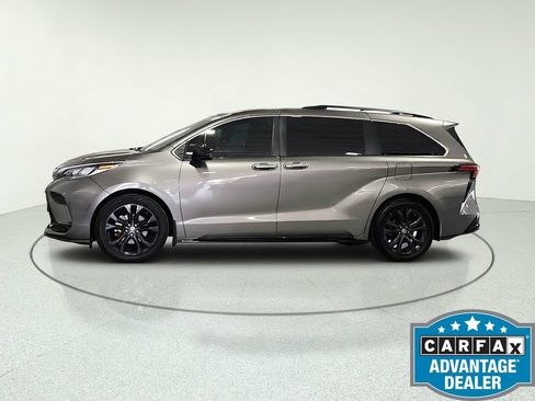Used 2022 Toyota Sienna XSE FWD image 4