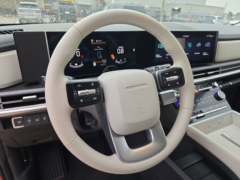 Used 2025 Hyundai Santa Fe SEL FWD image 17