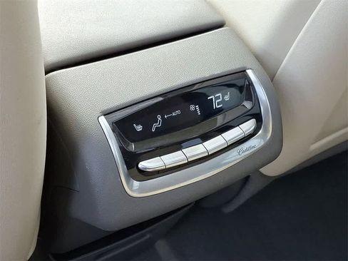 Used 2024 Cadillac XT6 Premium Luxury w/ Technology Package image 12