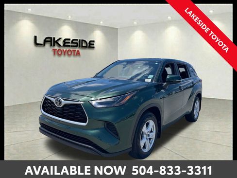 Used 2023 Toyota Highlander L FWD image 1