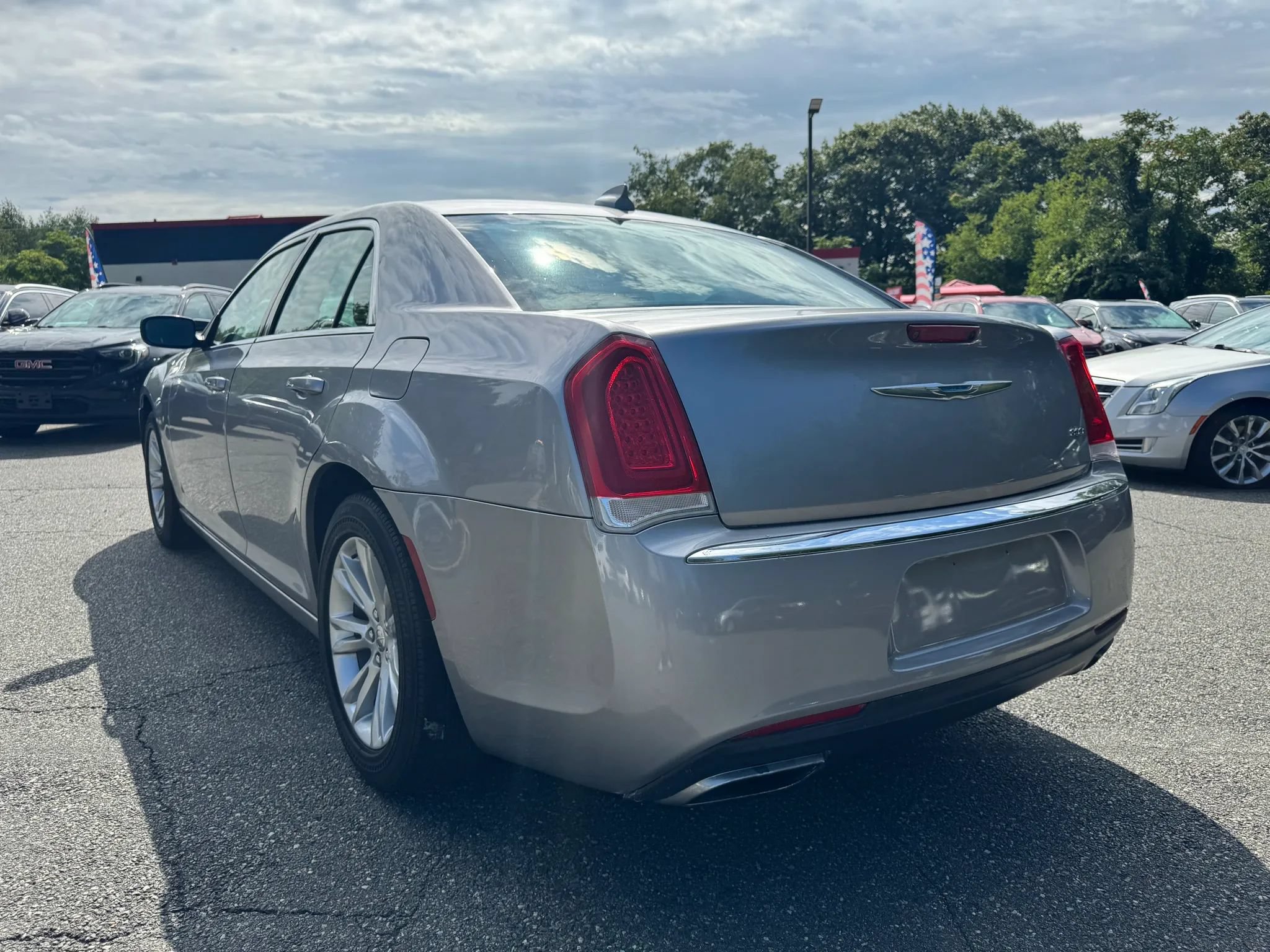 Used 2017 Chrysler 300 Limited RWD image 3