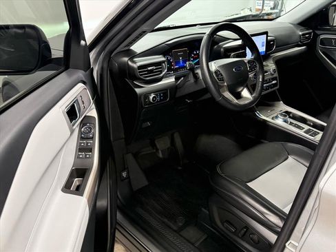 Certified 2023 Ford Explorer XLT w/ Equipment Group 202A image 10
