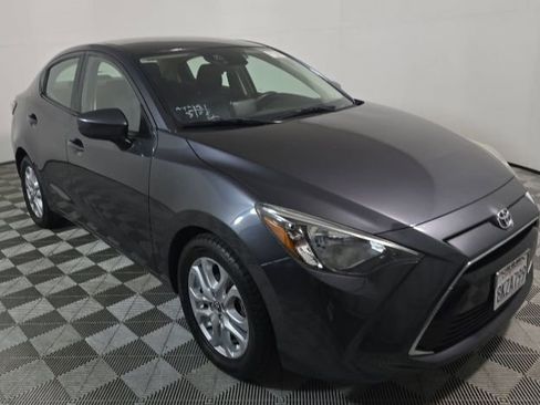 Used 2017 Toyota Yaris iA image 3
