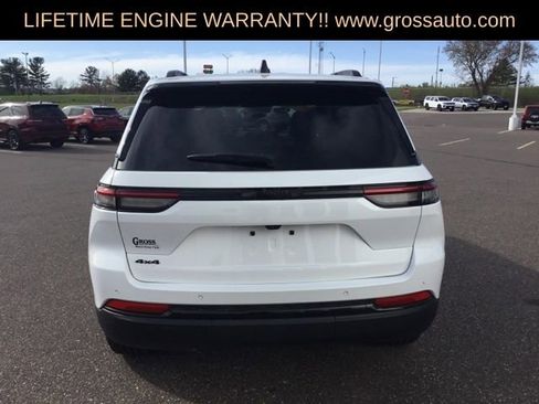 Used 2025 Jeep Grand Cherokee Altitude AWD/4WD image 8
