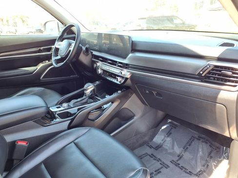 Used 2024 Kia Telluride S image 15
