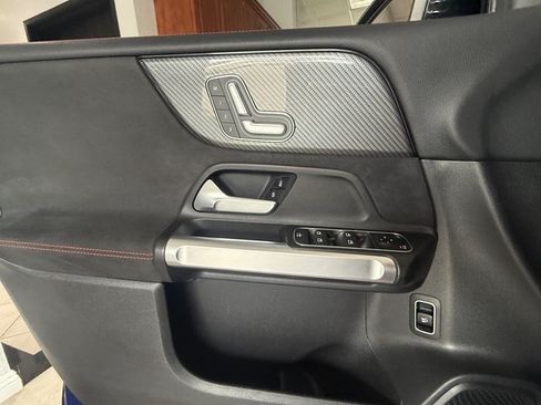 Used 2021 Mercedes-Benz GLB 250 image 21