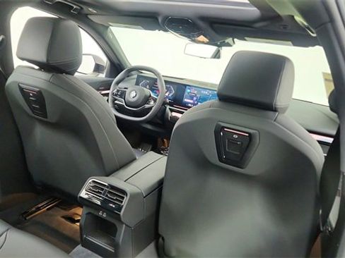 Used 2025 BMW 540i xDrive image 27