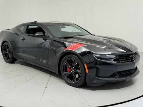 Used 2022 Chevrolet Camaro LT w/ Technology Package image 7