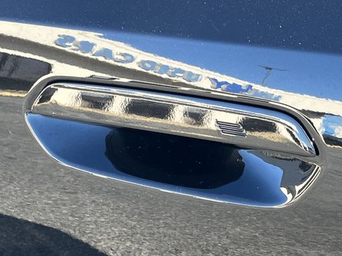 Used 2025 BMW i5 eDrive40i image 34