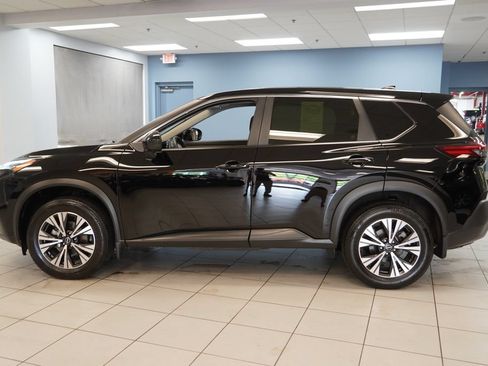 Used 2023 Nissan Rogue SV AWD/4WD image 2