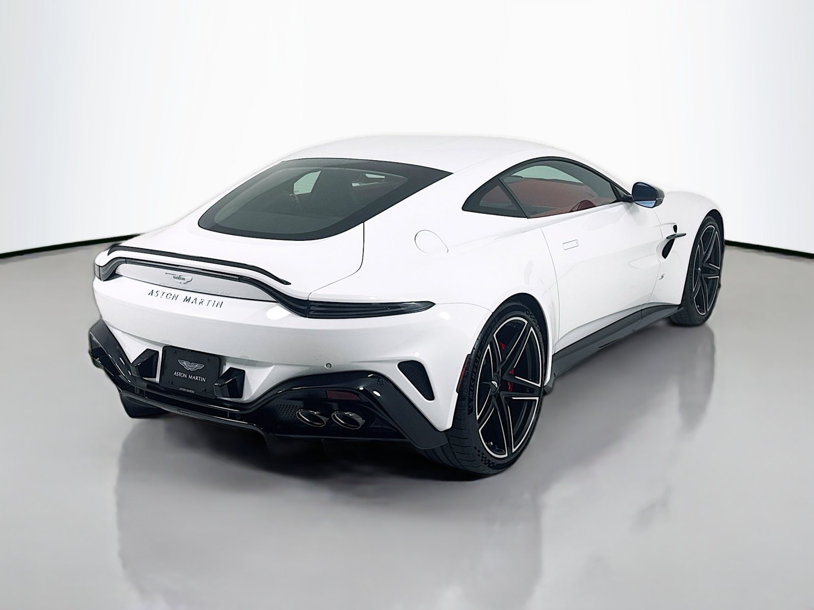 Used 2026 Aston Martin V8 Vantage S RWD image 8