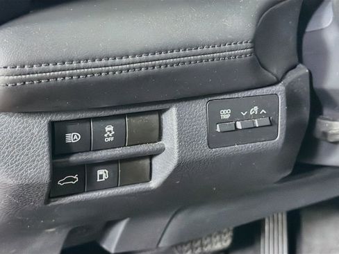 Used 2022 Toyota Avalon XLE FWD image 17