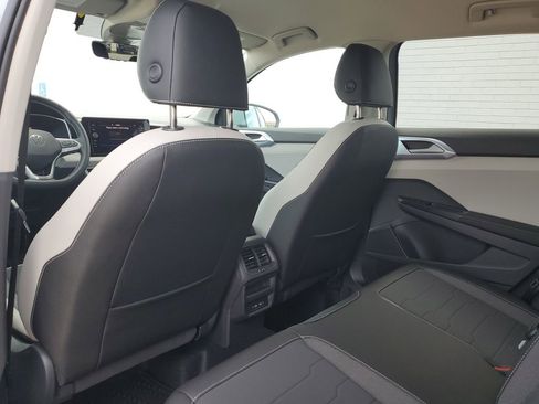 New 2026 Volkswagen Taos SE FWD image 9