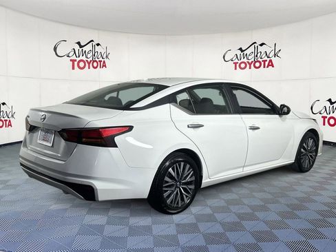 Used 2025 Nissan Altima 2.5 SV FWD image 8