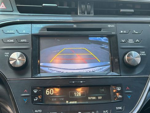 Used 2016 Toyota Avalon Limited w/ Toyota Safety Sense Package FWD image 22