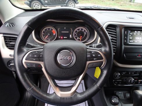 Used 2016 Jeep Cherokee Sport w/ Cold Weather Group AWD/4WD image 13