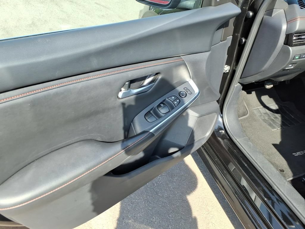 Used 2025 Nissan Sentra SR FWD image 9